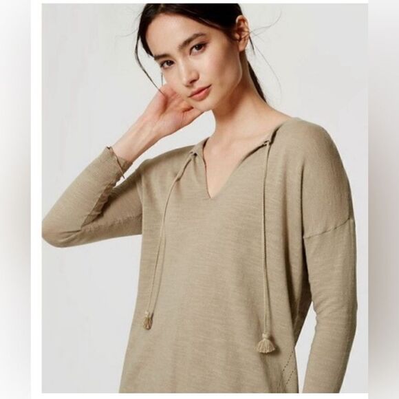NWT LOFT 3/4 Sleeve Split Neck Tassel V-Neck Lightweight Pullover Sweater Top MP - Picture 1 of 4